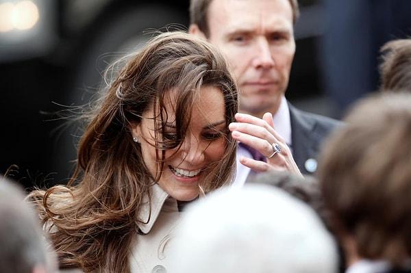 Aylardır geçirdiği acil ameliyatın ardından haber alınamayan Kate Middleton'ın uzun süreli sessizliği kamuoyunda büyük yankı uyandırmıştı.