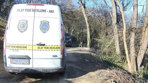 İstanbul Sarıyer'de bulunan Belgrad Ormanı'nda 4 gün arayla 2 esrarengiz cinayet ortaya çıktı. Geçtiğimiz günlerde 1 ay önce kaybolan Serhat Tekin Kantele'nin cesedi ormanda yarı gömülmüş vaziyette bulunurken, bugün de çöp konteynerinin üzerinde bulunan 'Ceset aşağıda' yazısını takip eden polis ekipleri 300 metre aşağıda bir erkeğe ait ceset buldu.