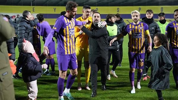 Trendyol 1. Lig’de mücadelede eden Eyüpspor’un teknik direktörülüğünü yapan Arda Turan, Süper Lig’e çıkma yolunda büyük avantaja sahip.