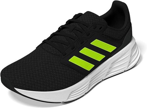 3. Neon detayları ile öne çıkan Adidas Galaxy erkek koşu ayakkabısı şu anda %16 indirimde!