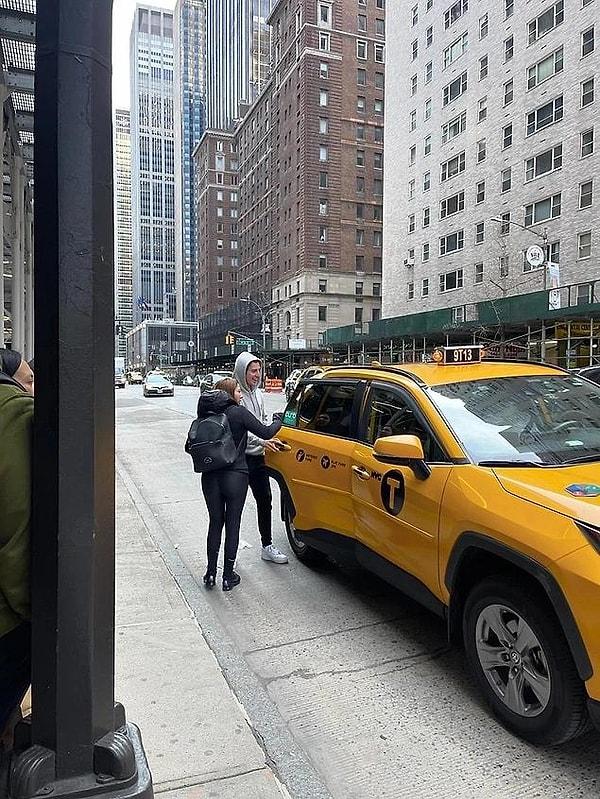 Geçtiğimiz hafta New York'ta taksiye binerken görüntülenen anne ve oğlun rahat tavırları ise tepkilere neden olmuştu.