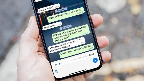 Son yıllarda mobil cihazlarda yer almaya başlayan konuşma tanıma teknolojisi ile çalışan yeni özellik, WhatsApp'taki diğer tüm mesajlar gibi uçtan uça şifreleme sistemini destekliyor.