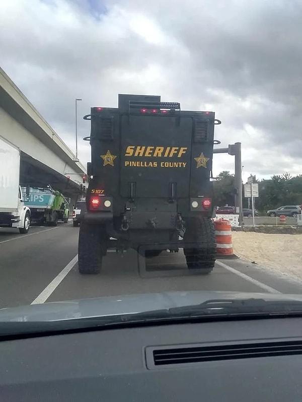 7. Florida'da bir polis aracı...