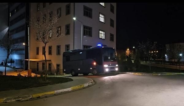 12 kişi, jandarmaya ait araçlarla Hitit Üniversitesi Erol Olçok Eğitim ve Araştırma Hastanesi'ne sevk edildi. Mahkumların getirildiği sırada hastane çevresinde güvenlik önlemi alındı.