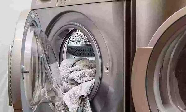 11. Her yıkama yaptığınızda çamaşır makinenizin köşelerinde biriken pisliği kirli çamaşırlarınızla temizleyin.