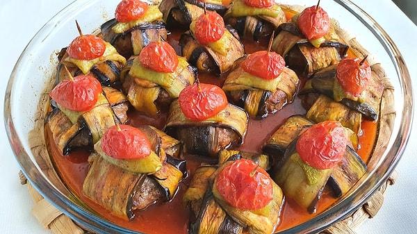 Patlıcan sevenlerin en sevdiklerinden olan islim kebabı iftar sofranıza çok yakışacak!
