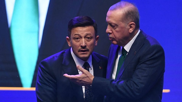 Özgür Özel, Cumhurbaşkanı Recep Tayyip Erdoğan'a gönderme yaparak, "Hamza Dağ'ı da o atadı arkadaşlar. İzmir'e kayyum atamaya çalışıyor" ifadelerini kullandı.