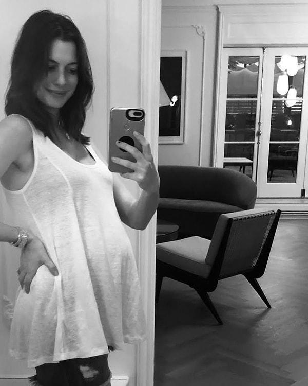 Hathaway, geçtiğimiz günlerde Vanity Fair ile yaptığı röportajda hamilelik süreciyle ilgili samimi açıklamalarda bulundu.