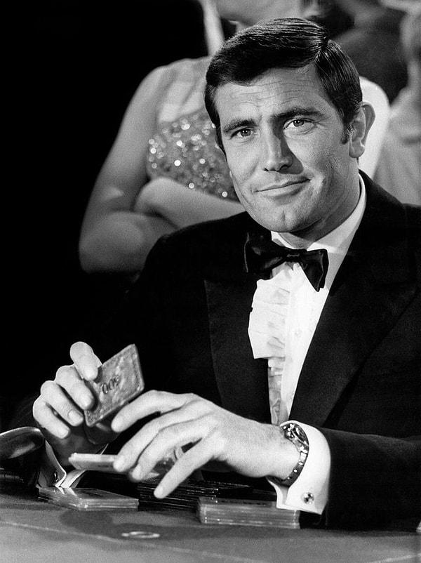 Eski James Bond'lardan George Lazenby'nin yorumları hakkında ne düşünüyorsunuz?