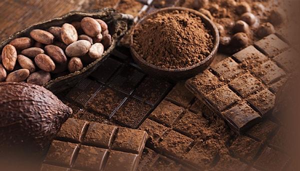Batı Afrika'da yaşanan olumsuz hava şartlarıyla, üretimdeki azalmanın sürmesi beklenirken, dünyada en çok kakao ithalatı yapan Avrupa'nın da çevre hassasiyetiyle getirdiği ithalat sınırlamaları fiyat artışlarını tetikledi.