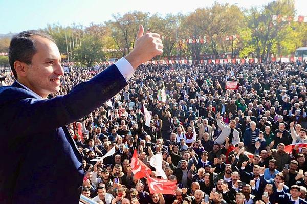 Sakarya'nın Kaynarca ilçesinde miting düzenleyen Yeniden Refah Partisi (YRP) Genel Başkanı Fatih Erbakan, partisinin üye sayısına ilişkin dikkat çeken değerlendirmelerde bulundu.