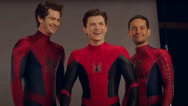 Spider-Man evreninin hayranları, "No Way Home" filminden Tom Holland'a eşlik eden Tobey Maguire ve Andrew Garfield'ın yeni filmde yer alıp almayacakları konusunda merak içinde. Ancak şu an için bu konuda kesin bir bilgi bulunmuyor.