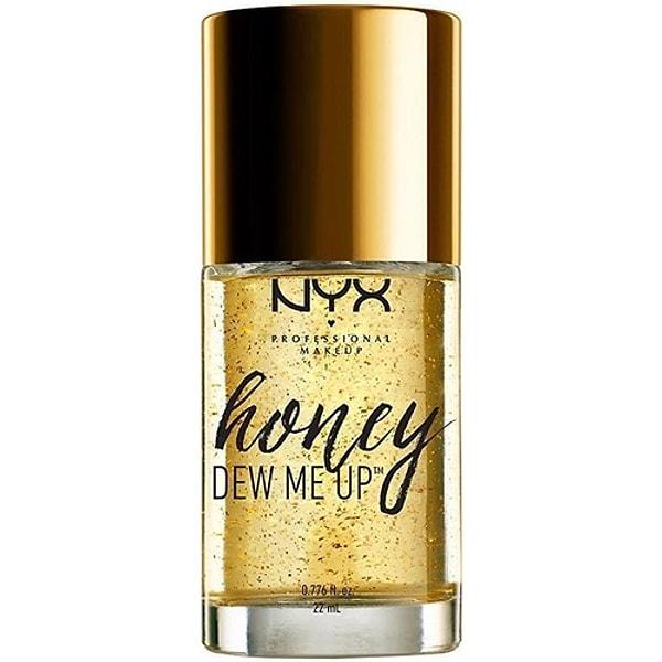 Işıltıya doymak isteyenler için önerimiz Nyx Honey Dew Me Up makyaj bazı.