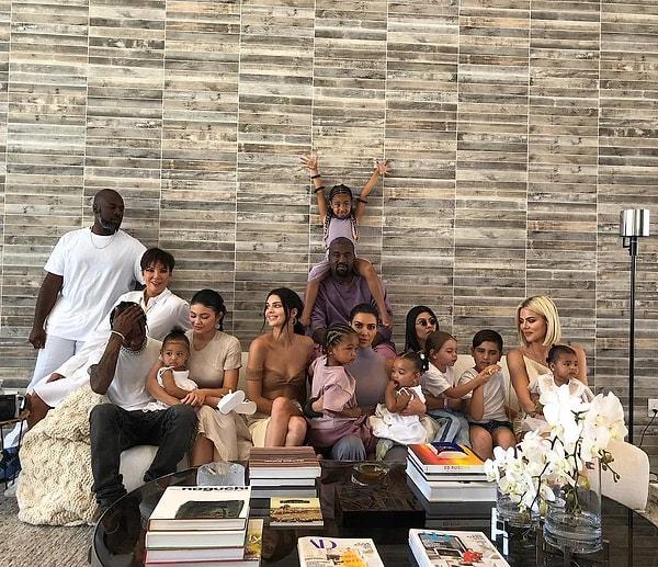 Bu kalabalık ailenin ne kadar masraflı olduğunu fark eden Kris Jenner "Bu gidişle beş parasız kalacağım" diye ekledi.