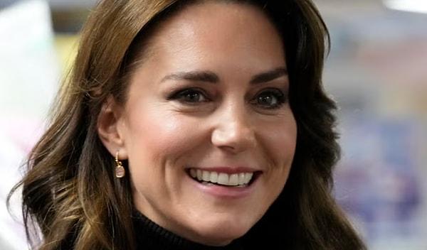 Sonrasında, Kate, Cambridge Düşesi olarak rolüne yerleşti ve eşini kraliyet turlarında eşlik ederek ve monarşi içinde giderek daha aktif bir rol oynayarak zaman geçirdi.