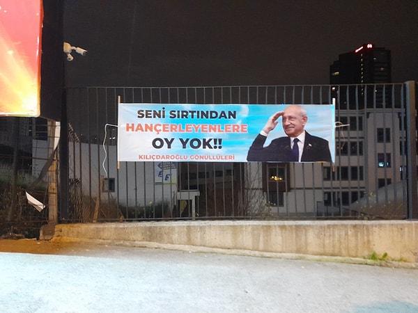 Geçtiğimiz günlerde İstanbul'un farklı noktalarına "Kılıçdaroğlu Gönüllüleri" adına asılan bir pankart tartışma yarattı. Bu pankartın gerçek mi yoksa bir ters propoganda aygıtı olup olmadığı konuşuluyor.
