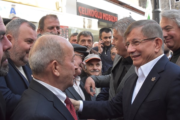 Davutoğlu, hükümetin emeklileri zam yapmamasının sebebi olarak IMF anlaşmasını gösterdi.