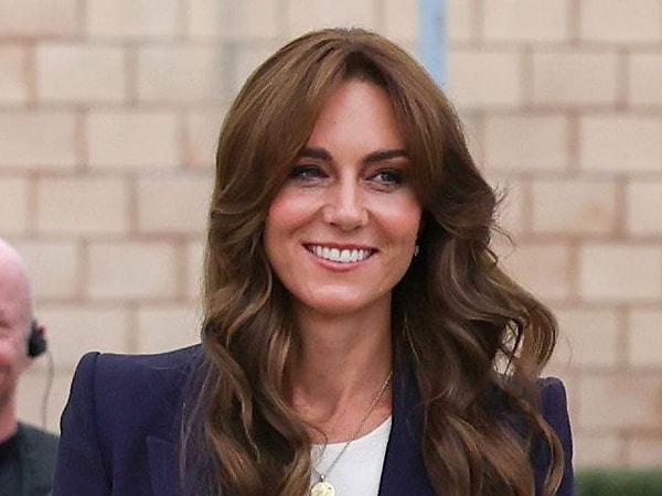 Uzun bir süre kimsenin göremediği Galler Prensesi Kate Middleton, hem tüm dünyayı epey endişelendirmiş hem de sayısız komplo teorisinin konusu olmuştu.