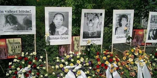 29 Mayıs 1993’te, Neo-Nazi grup, bir evi kundaklamış ve 4'ü çocuk 5 kişi hayatını kaybetmişti.