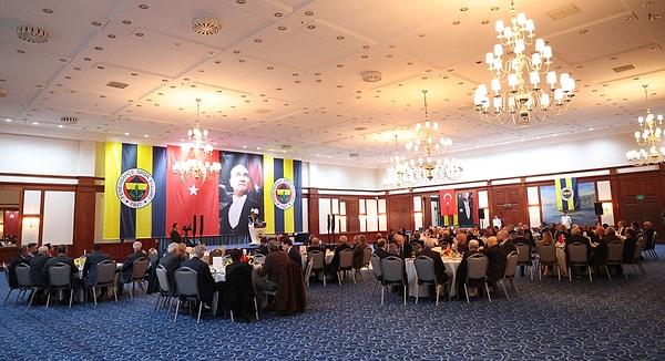 Fenerbahçe yönetimi, 2 Nisan Salı günü stadyumda yapılacak tarihi Olağanüstü Genel Kurul Toplantısı öncesinde camianın önde gelen isimleri ile iftar yemeğinde bir araya geldi.