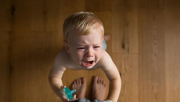 Yalan 7: Bebeğiniz ağlıyorsa, yanlış bir şey yapıyorsunuzdur.