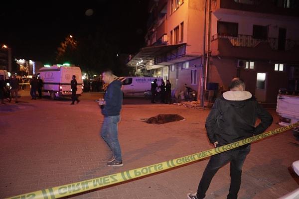 Türkiye’deki vahşi kadın cinayetlerine bir yenisi daha eklendi. Muğla’da 4 çocuk annesi kadın sokak ortasında öldürüldü.