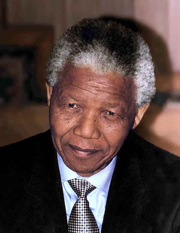 10. Nelson Mandela FBI tarafından kominist partiler ile bağlantıları olduğu düşünüldüğü için inceleme altında tutuluyordu. Mandela'nın grubu 2008 yılına kadar terörist organizasyonu olarak sayılmaktaydı.