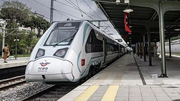 Ulaştırma ve Altyapı Bakanı Abdulkadir Uraloğlu, Ramazan Bayramı tatili nedeniyle demir yolu yolcu taşımacılığında alınan önlemlere ilişkin yazılı açıklama yaptı.