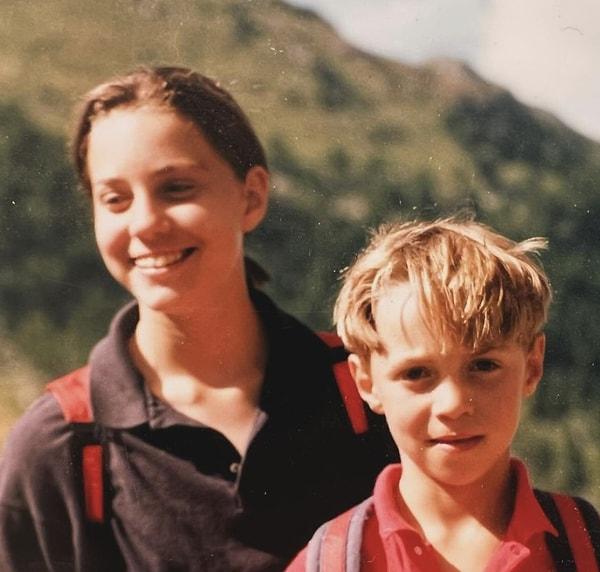 Ablasını bu zorlu süreçte desteklemek isteyen James Middleton ikilinin küçüklük fotoğrafını paylaştıktan sonra altına "Yıllar boyunca beraber çok dağlar aştık. Ailecek bunu da birlikte aşacağız ⛰️❤️" notunu düştü.