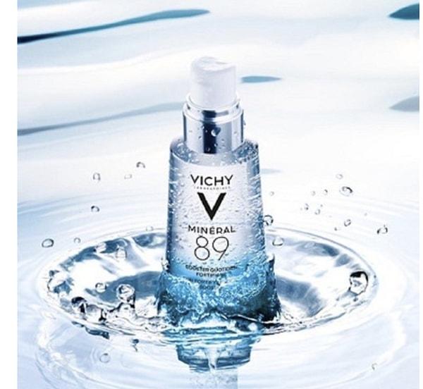 Vichy Mineral 89 Termal Suyu cildinize derinlemesine nem sağlar ve cildinizi canlandırır.