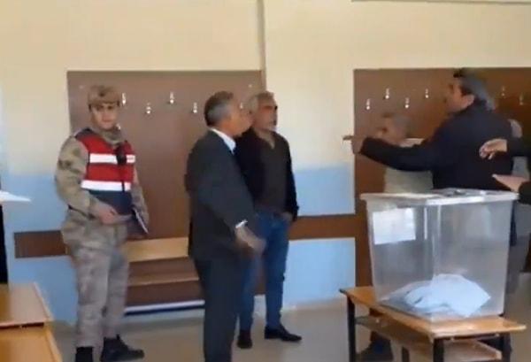 Şanlıurfa'da ise iddiaya göre bir vatandaş blok oy kullanmak istedi.