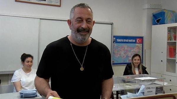 Candan Erçetin ile aynı okulda oy kullanan Cem Yılmaz ise her sene çıkan haberlere isyan etti!