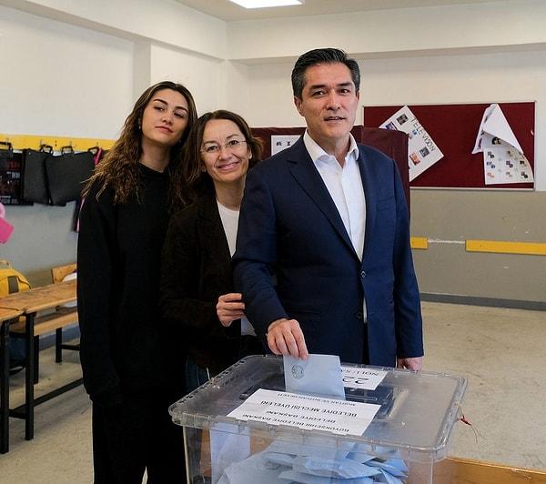 İYİ Parti'nin sandıkta yaşadığı mağlubiyeti en çarpıcı şekilde gösteren sonuç İstanbul Belediyesi başkan adayı olan Mehmet Satuk Buğra Kavuncu'nun oy kullandığı sandıktan çıkan oylar oldu.