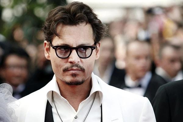 Dünyaca ünlü oyuncu Johnny Depp'i tanımayan yoktur: Sayısız unutulmaz filmin başrolünü üstlenen ünlü oyuncunun sevmeyeni neredeyse yok.