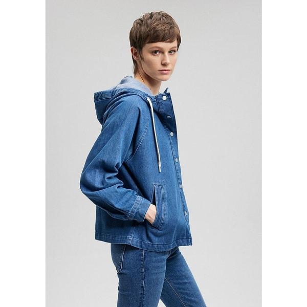 5. Mavi Kapüşonlu Denim Ceket