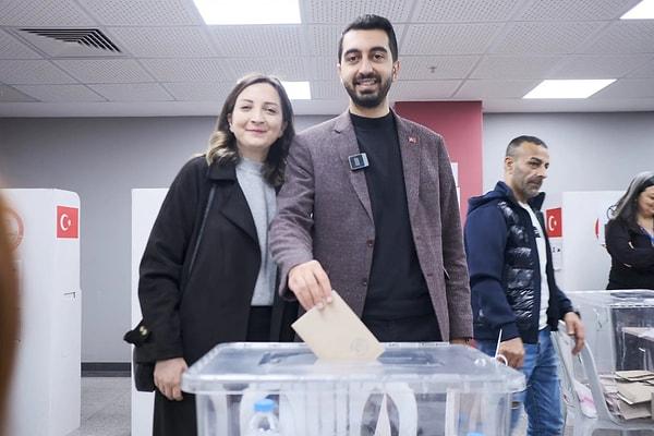 1993 doğumlu Eren Ali Bingöl, CHP'de Tuzla Belediye Başkan Adayı olarak gösterildi. Bingöl, kesin olmayan sonuçlara göre AK Partili rakibi Şadi Yazıcı'yı geride bırakarak yarışın kazananı oldu. 31 yaşındaki Bingöl, Türkiye'nin en genç belediye başkanları arasında yer aldı.