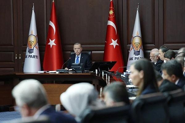 AK Parti bugün yerel seçim sonuçlarını değerlendirmek için Merkez Yönetim Kurulu’nu (MYK) topladı. Parti genel merkezinde gerçekleşen toplantıya Cumhurbaşkanı Recep Tayyip Erdoğan başkanlık etti.  Toplantıda 31 Mart yerel seçim sonuçları değerlendirildi.
