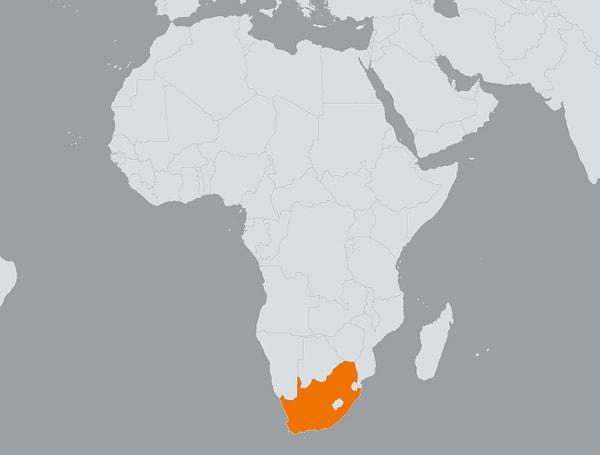 Güney Afrika Cumhuriyeti, isminden de anlayabileceğiniz üzere Afrika kıtasının en güneyindeki topraklarda kurulmuş bir devlet. Bu toprakları önce Hollandalılar, sonra İngilizler sömürgeleştirdi.
