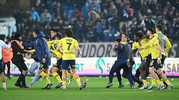 Disipline sevk edilen Fenerbahçeli futbolculardan Oosterwolde ve  İrfan Can Eğribayat ise birer maç men cezası aldı.