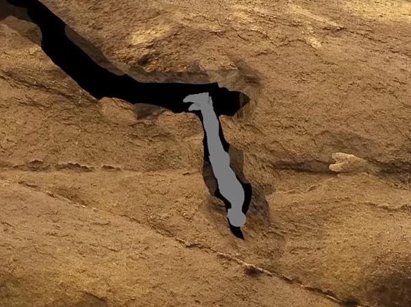 Baş aşağı asılı kalmanın tehlikelerine bir örnek de, mağaracılıktaki tehlikeleri vurgulayan Nutty Putty mağarası olayıdır. Utah Gölü'nün batısında yer alan mağara, adını duvarlarında bulunan, sızan ve itildiğinde şapşal macun hissi veren yapışkan kilden almıştır.