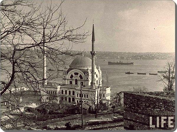 Dolayısıyla İstanbul'un geçmiş yıllara ait fotoğraflarına bakmak tam bir nostalji havası oluşturuyor.