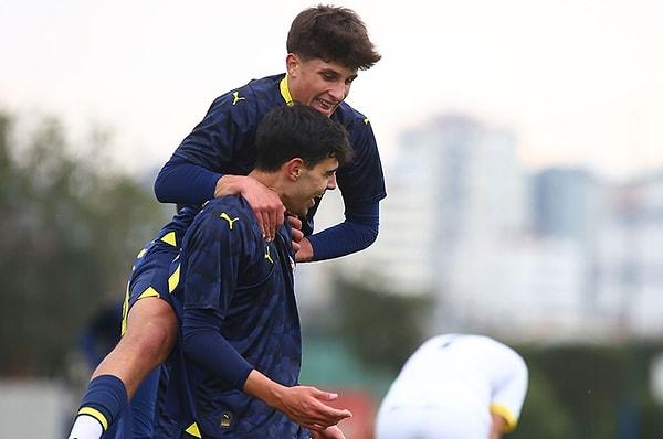Performansıyla öne çıkan bir diğer futbolcu ise Emirhan Arkutcu. 18 yaşındaki sağ kanat, bu sezon takımına 9 gol 5 asistlik katkı sağladı.