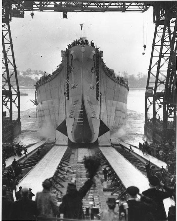 6. USS New Jersey (BB-62) zırhlısının 7 Aralık 1942'deki  denize indirilme töreni.