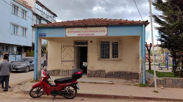 Binanın duvarlarının bir kısmının yıkıldığını ve içerisinin hasar gördüğünü fark eden Muhtar Cabir, durumu polise bildirdi.