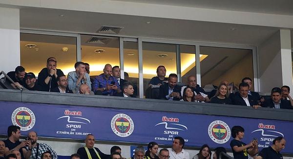 Avrupa arenasındaki Türk derbisini tribünden takip edenler arasında İstanbul Büyükşehir Belediye Başkanı Ekrem İmamoğlu da vardı.
