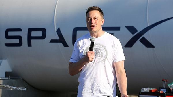 Ünlü milyarder, söz konusu etkinlikte Mars'ta koloni kurma hedefi başta olmak üzere SpaceX'in planladığı uzay görevleri ile ilgili bilgiler içeren bir konuşma yaptı.