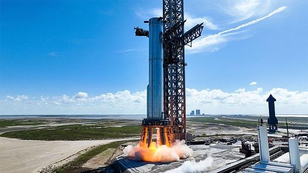 Gelecek yıl ünlü Starship aracının tekrardan fırlatılacağını aktaran Musk, Mars'ta ilk insan kolonisini kurmak amacıyla roket üretim kapasitesinin de artırılacağını söyledi.