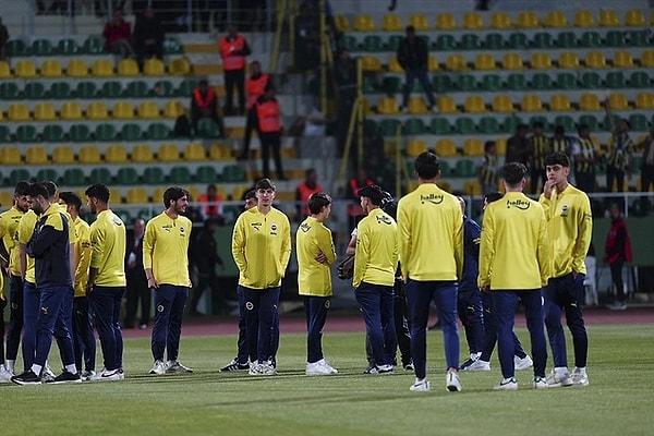 Programındaki yoğunluk sebebiyle maçın başka bir tarihe alınmasını isteyen Fenerbahçe'nin talebi Federasyon tarafından reddedilince maça U19 takımıyla çıkma kararı almıştı.