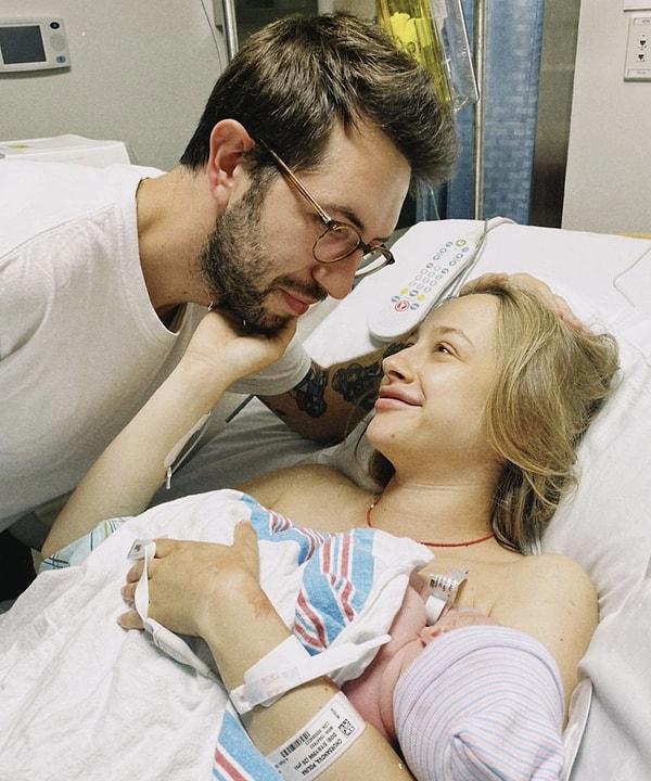 27 Ağustos 2022 tarihinde Brooklyn'de bebeğini dünyaya getiren genç fenomen oğullarına Atlas adını verdiklerini açıklamıştı.