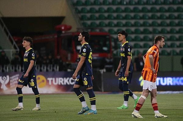 Golün santrası yapılmadan Fenerbahçe U19 takımı sahadan çekildi ve Süper Kupa maçı tatil edildi.